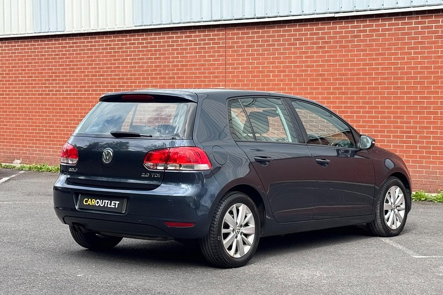 2011 Volkswagen Golf photo 2