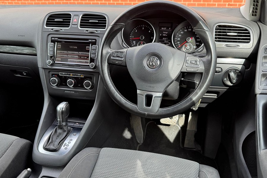 2011 Volkswagen Golf photo 3
