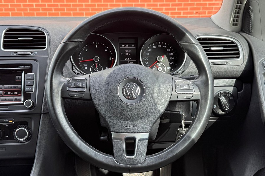 2011 Volkswagen Golf photo 12