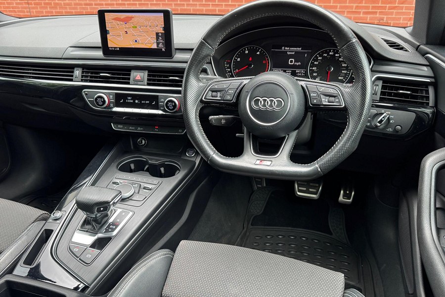 2016 Audi A4 photo 3