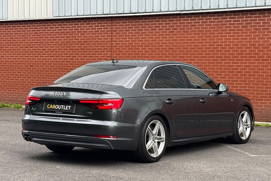 2016 Audi A4 photo 2