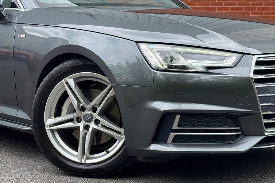 2016 Audi A4 photo 13