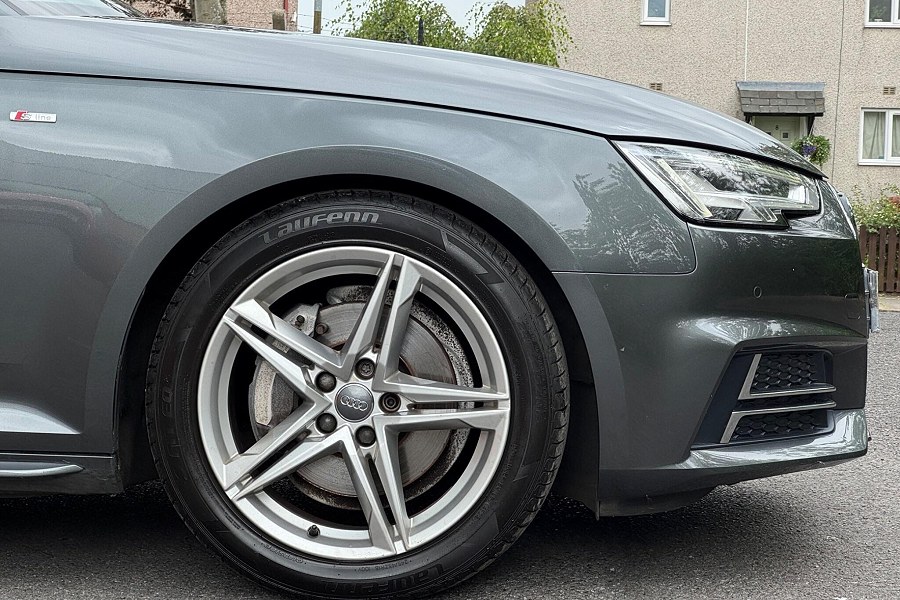 2016 Audi A4 photo 12
