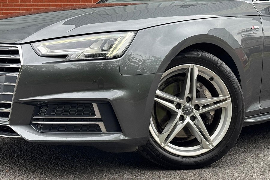 2016 Audi A4 photo 14