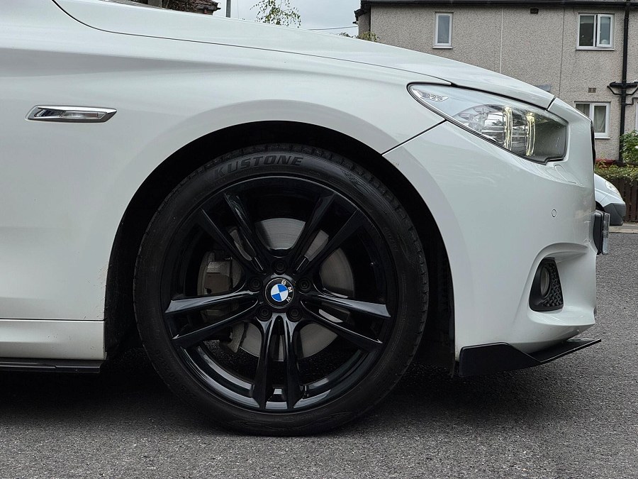 2013 BMW 5 Series Gran Turismo photo 13