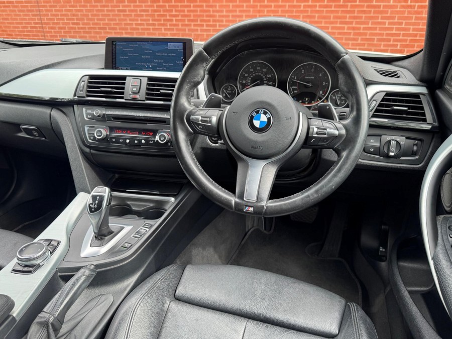 2013 BMW 3 Series photo 3