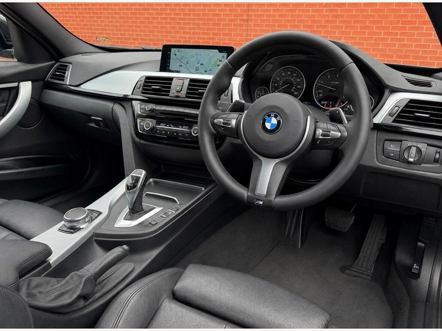 2017 BMW 3 Series photo 3