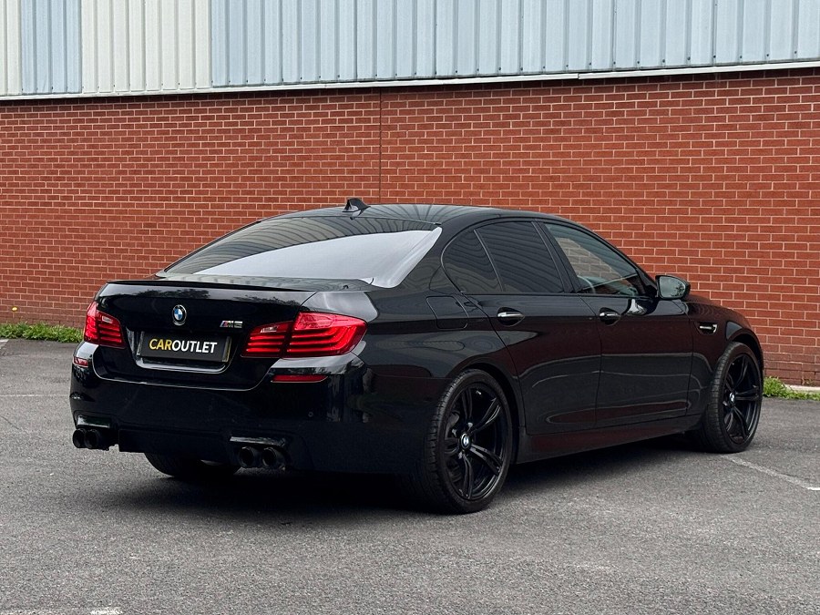 BMW M5 photo 2