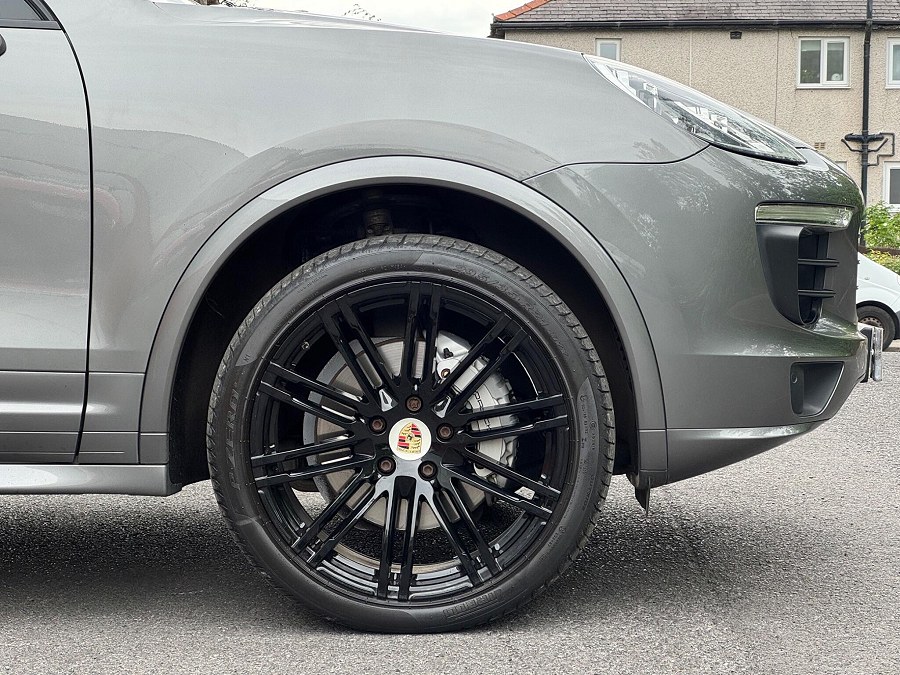 2016 Porsche Cayenne photo 12