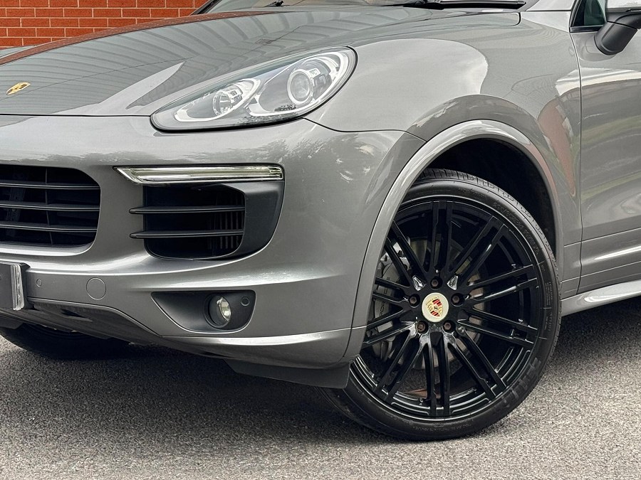 2016 Porsche Cayenne photo 14