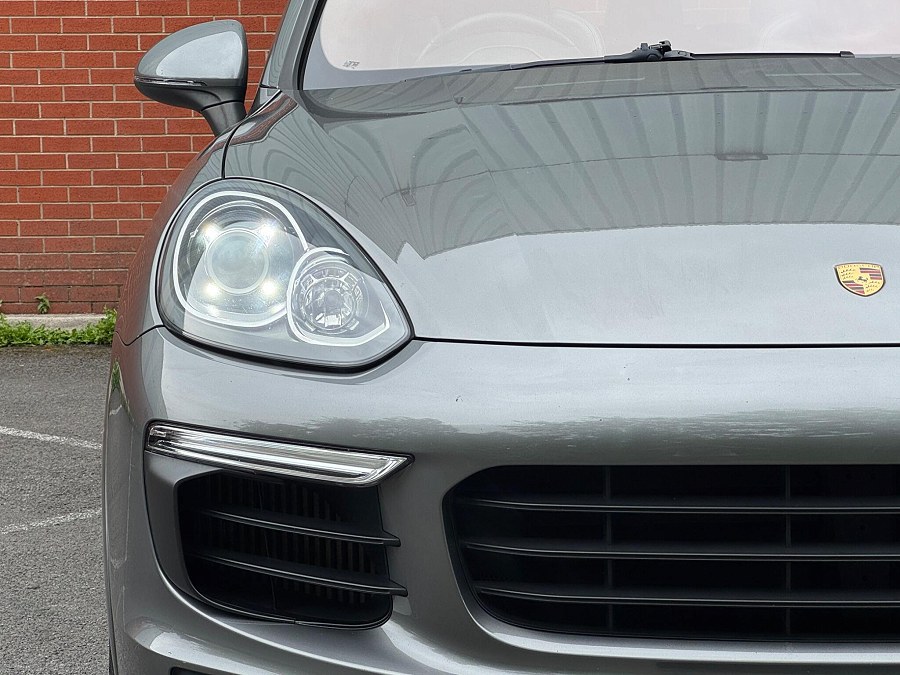 2016 Porsche Cayenne photo 10