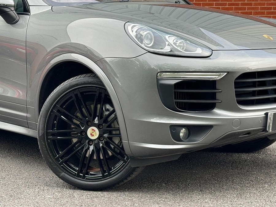 2016 Porsche Cayenne photo 13