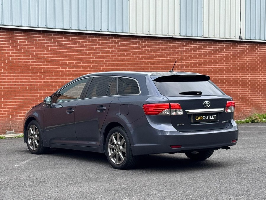 2011 Toyota Avensis photo 6