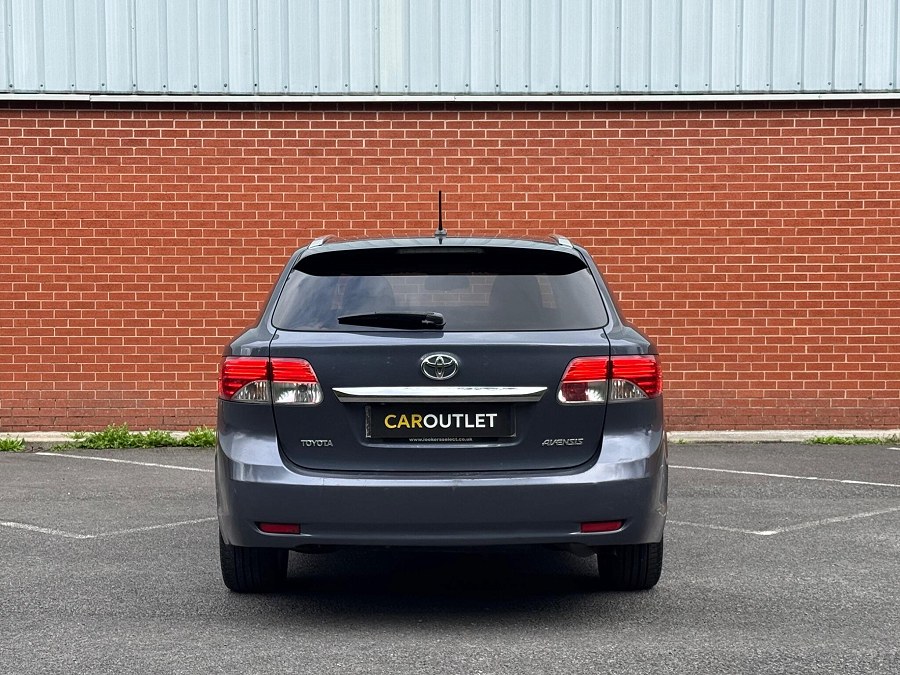 2011 Toyota Avensis photo 7