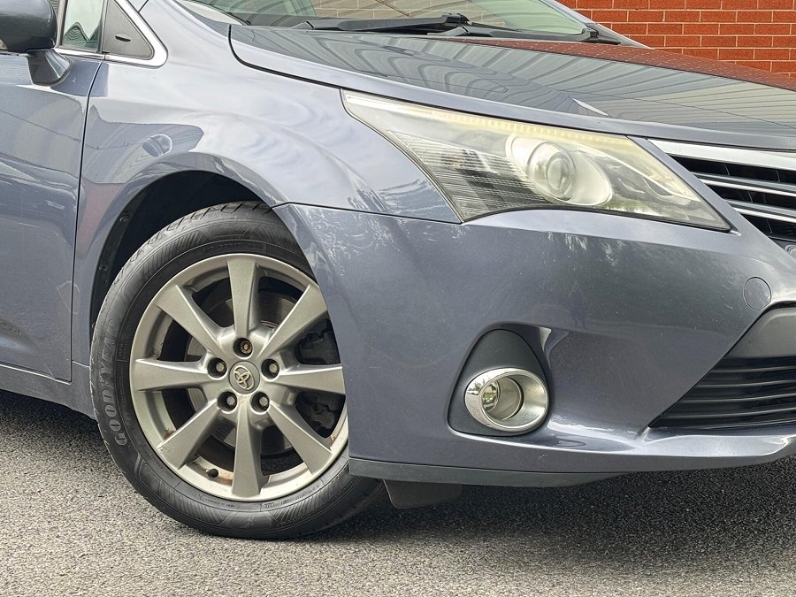 2011 Toyota Avensis photo 10