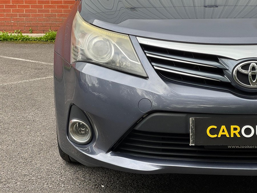 2011 Toyota Avensis photo 9
