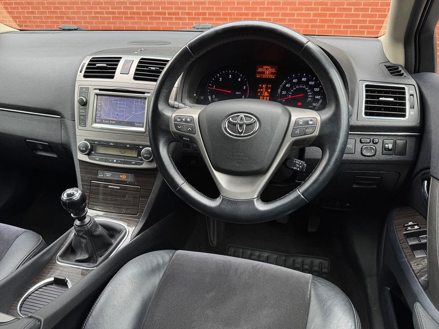 2011 Toyota Avensis photo 3