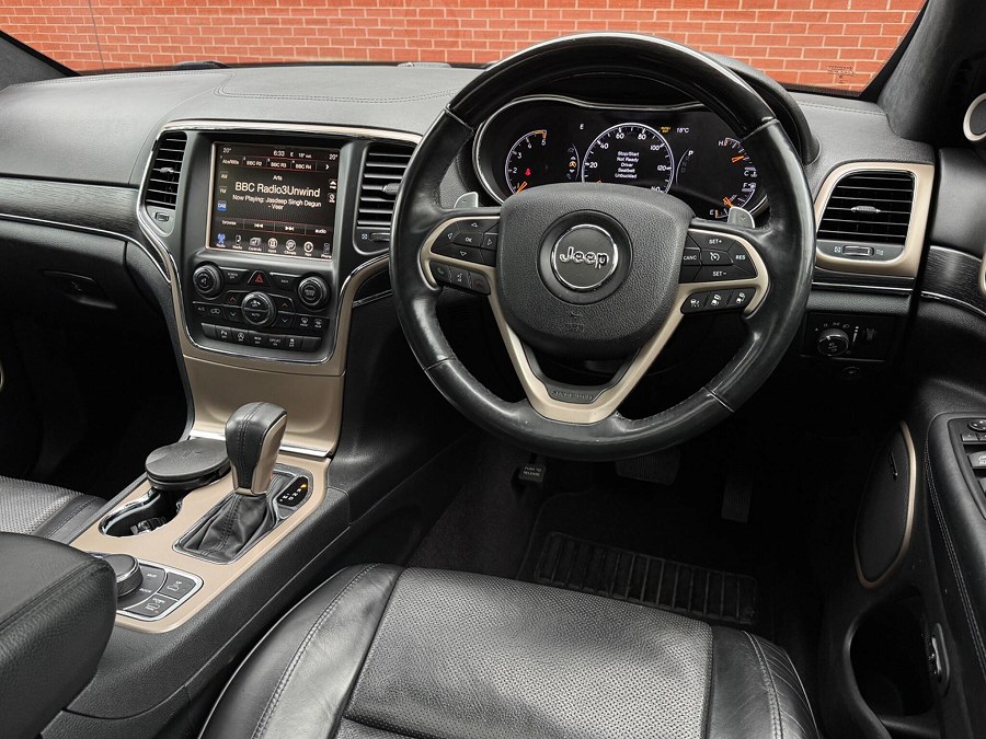 2016 Jeep Grand Cherokee photo 3
