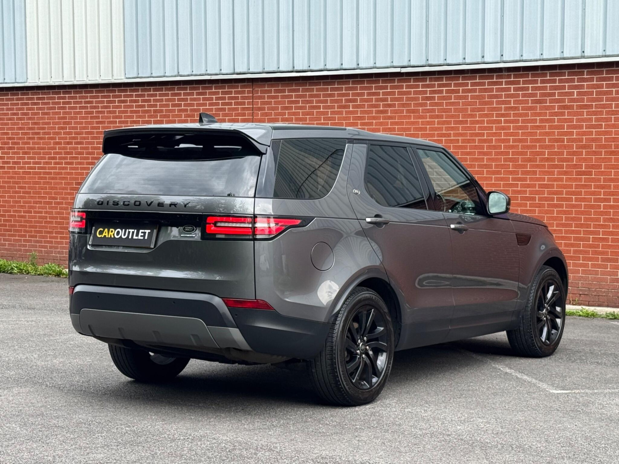 Land Rover Discovery photo 2