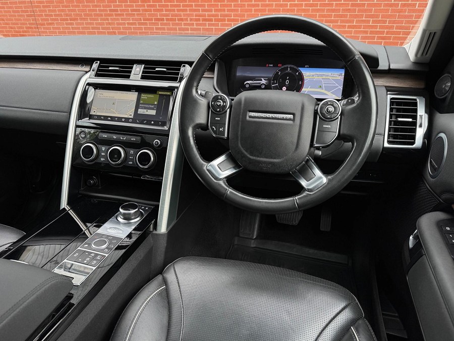 2018 Land Rover Discovery photo 3