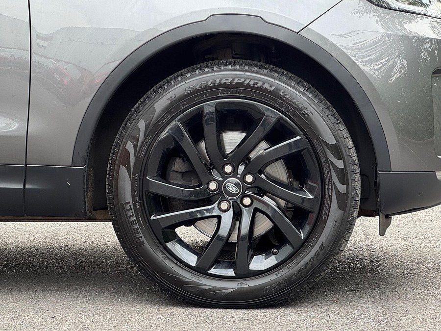 2018 Land Rover Discovery photo 13