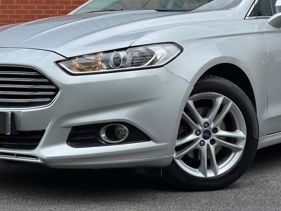 2015 Ford Mondeo photo 14