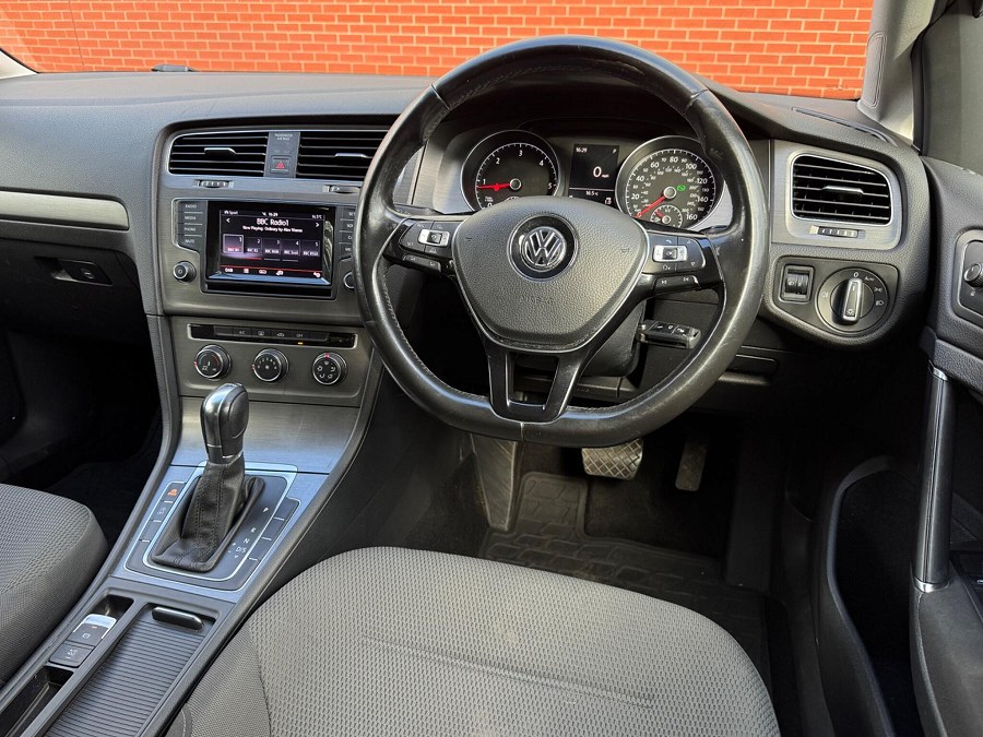2013 Volkswagen Golf photo 2