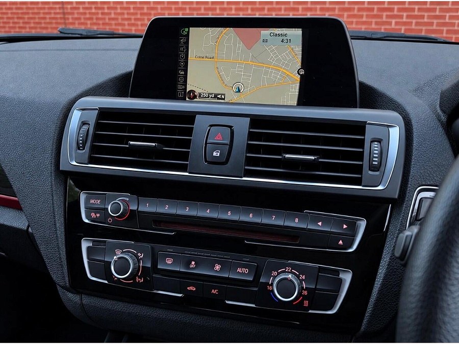 2015 BMW 1 Series photo 14