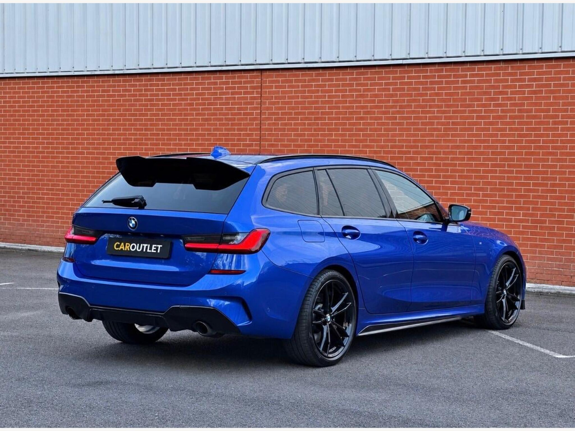 BMW 3 Series photo 2