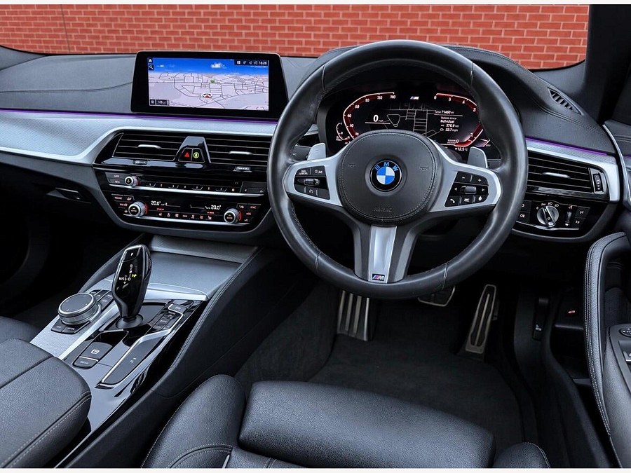 2019 BMW 5 Series photo 3