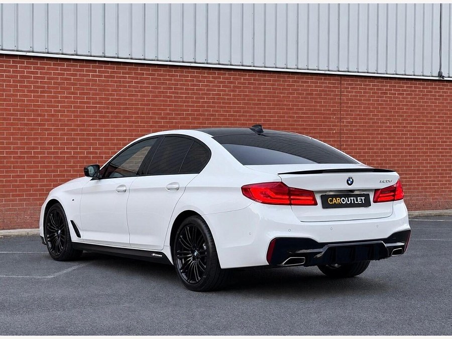 2019 BMW 5 Series photo 6