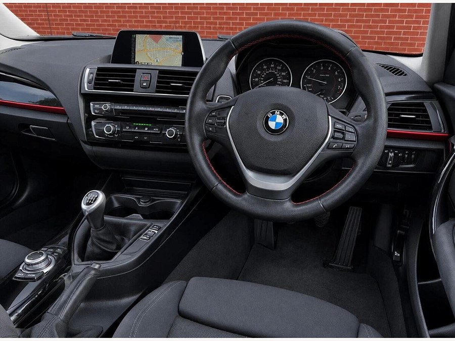2016 BMW 1 Series photo 2