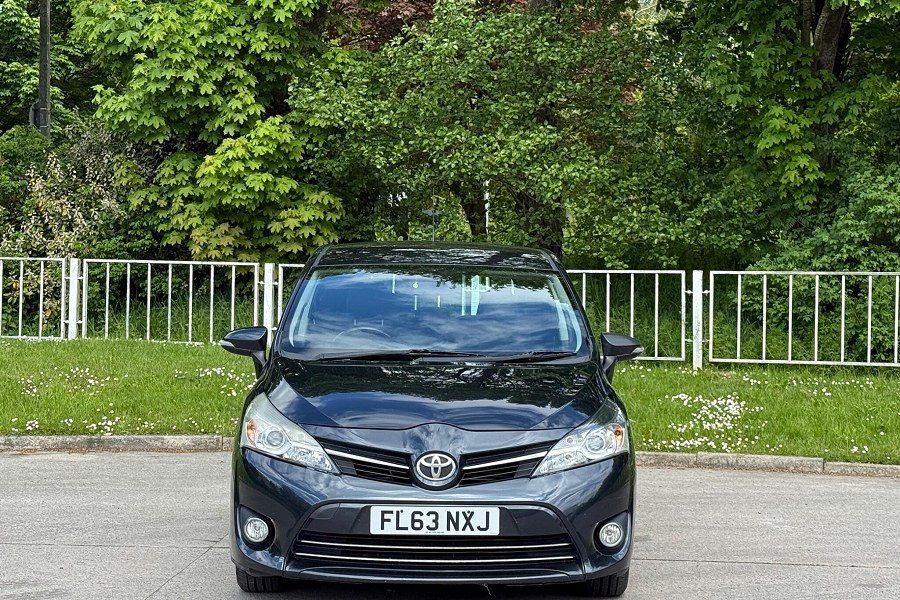 Toyota Verso photo 2