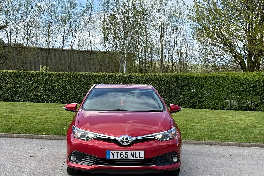 Toyota Auris photo 2