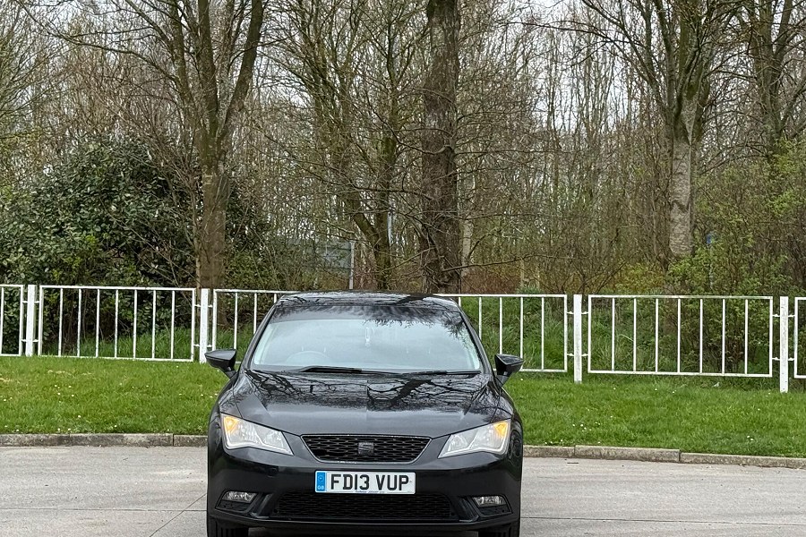 SEAT Leon photo 2