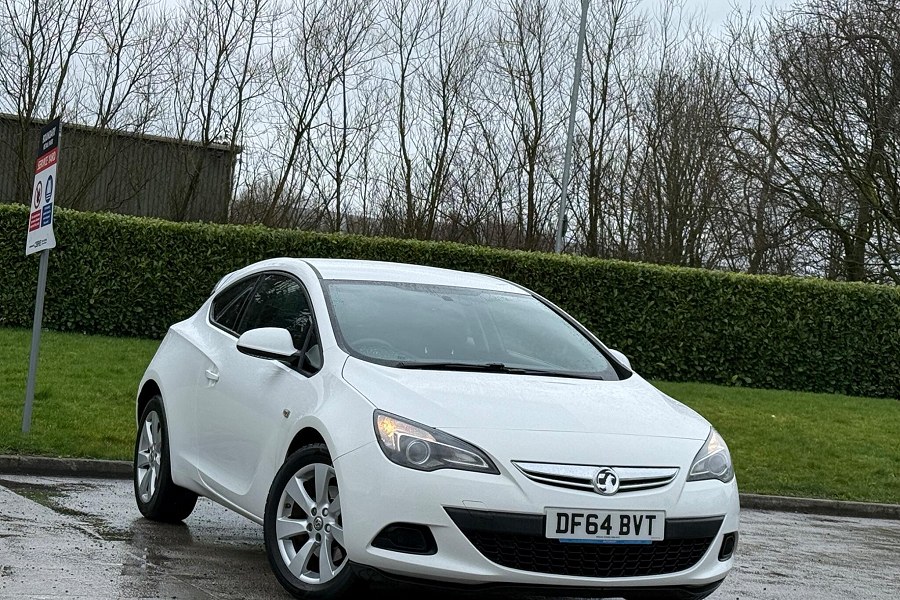 Vauxhall Astra GTC photo 2