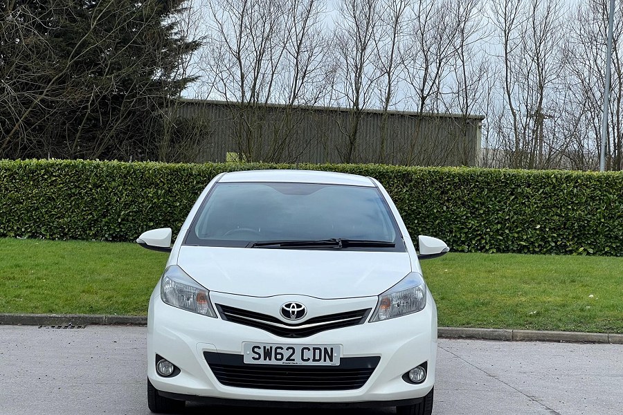 Toyota Yaris photo 2