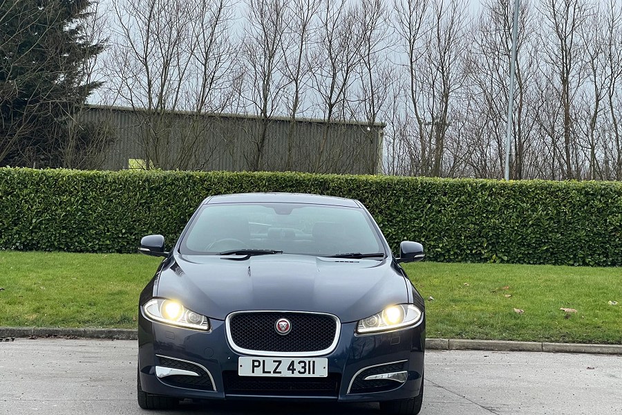 Jaguar XF photo 2