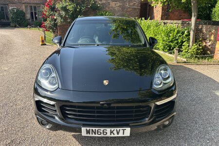 2016 Porsche Cayenne photo 3