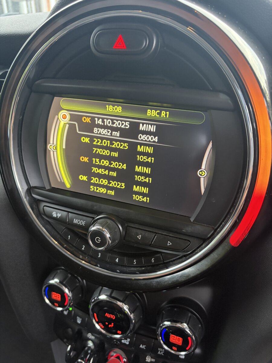 2017 Mini Cooper photo 3