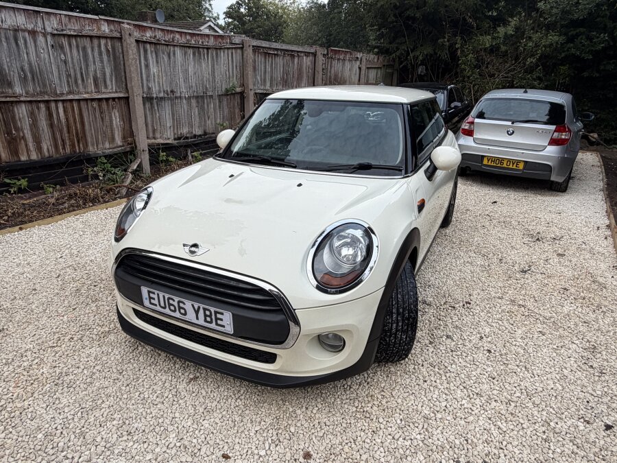 2017 Mini Cooper photo 9