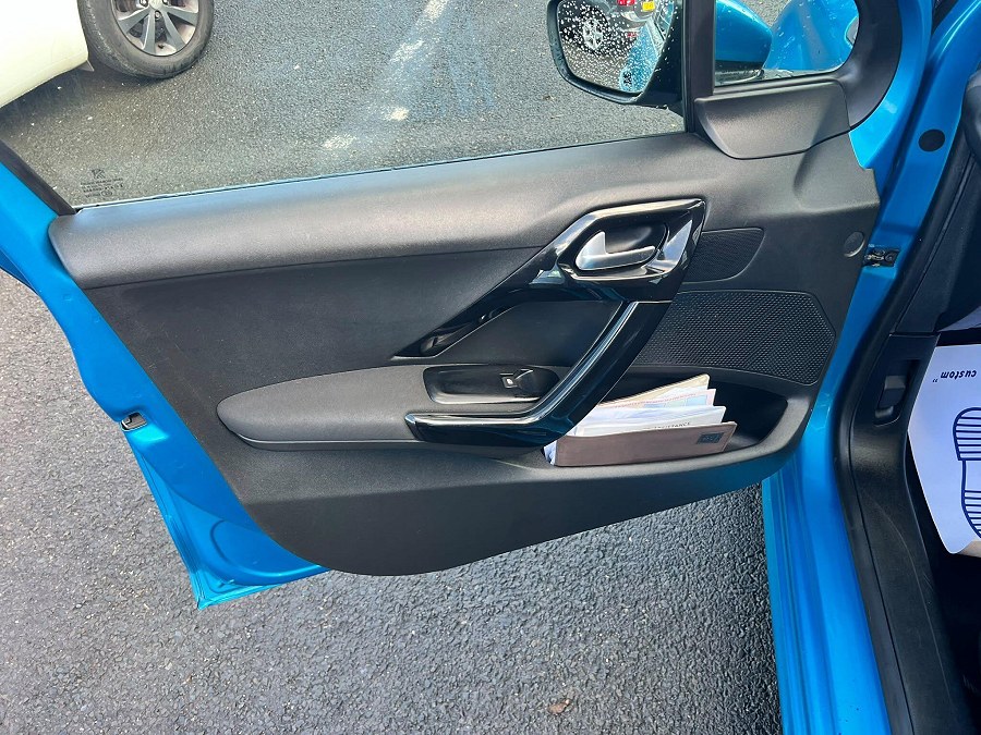 2012 Peugeot 208 photo 14