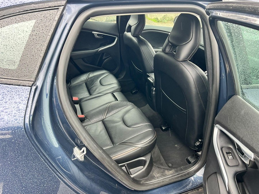 2014 Volvo V40 Cross Country photo 14