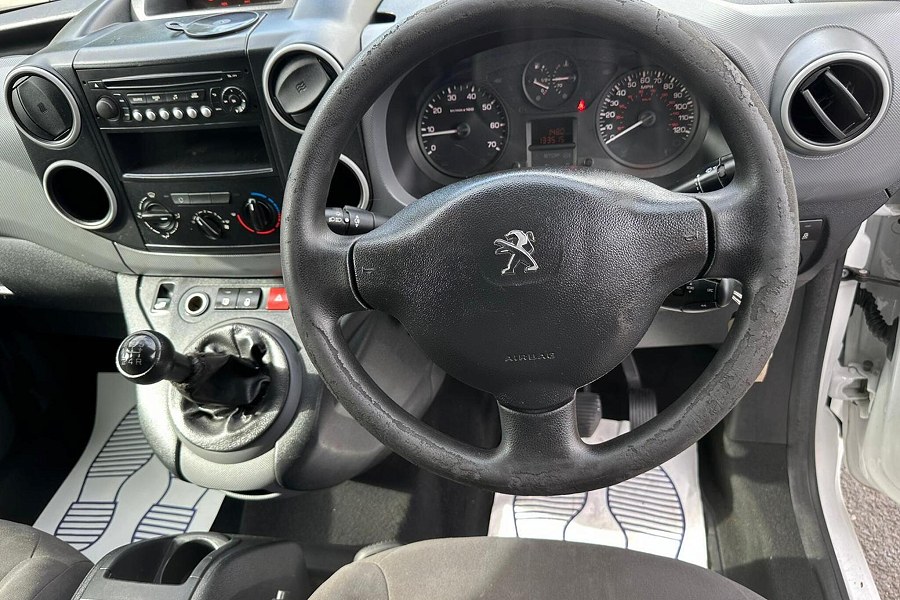 2015 Peugeot Partner photo 11