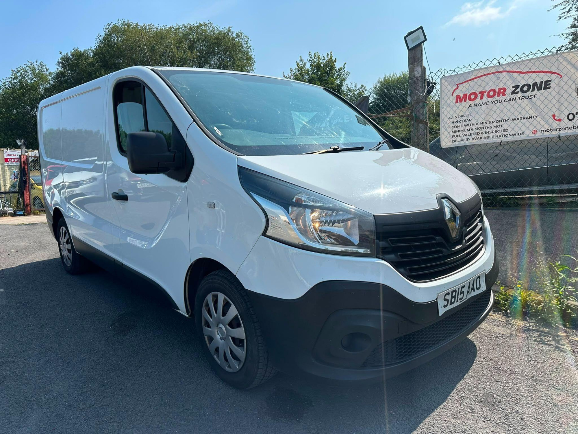 2015 Renault Trafic 1.6 dCi 27 Business SWB Standard Roof Euro 5 5dr for sale at Motor Zone Burnley