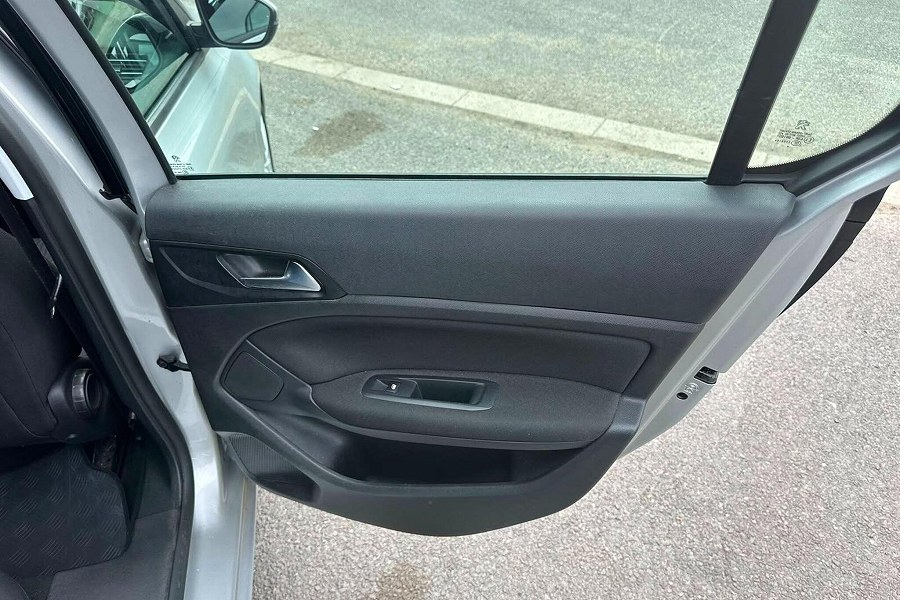 2014 Peugeot 308 photo 13