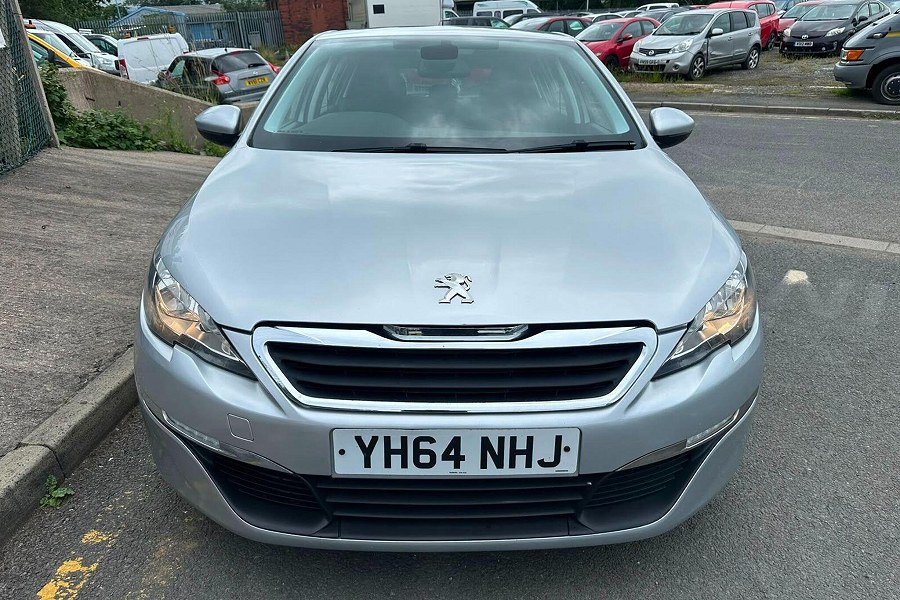 Peugeot 308 photo 2