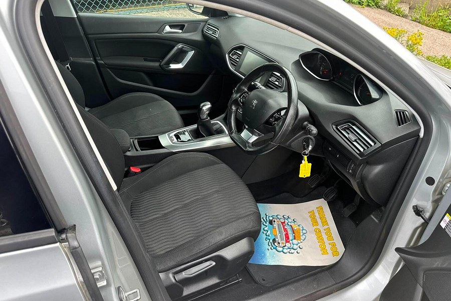 2014 Peugeot 308 photo 10