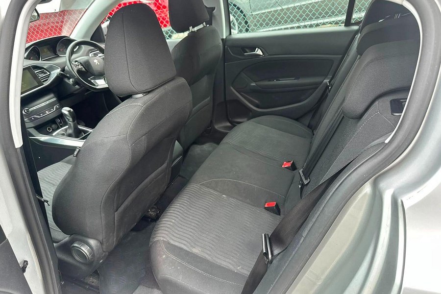 2014 Peugeot 308 photo 12
