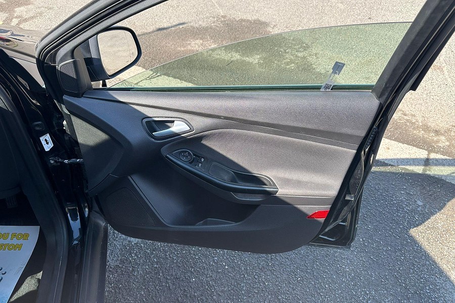2014 Ford Focus photo 14